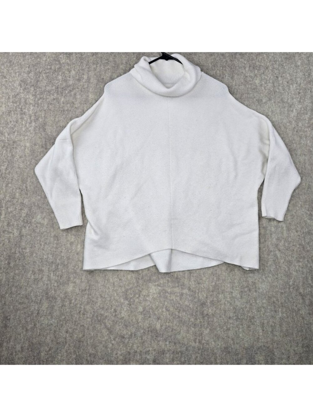 Oversized Women’s Turtleneck Sweater White Ribbed Knit Texture Size S Relaxed